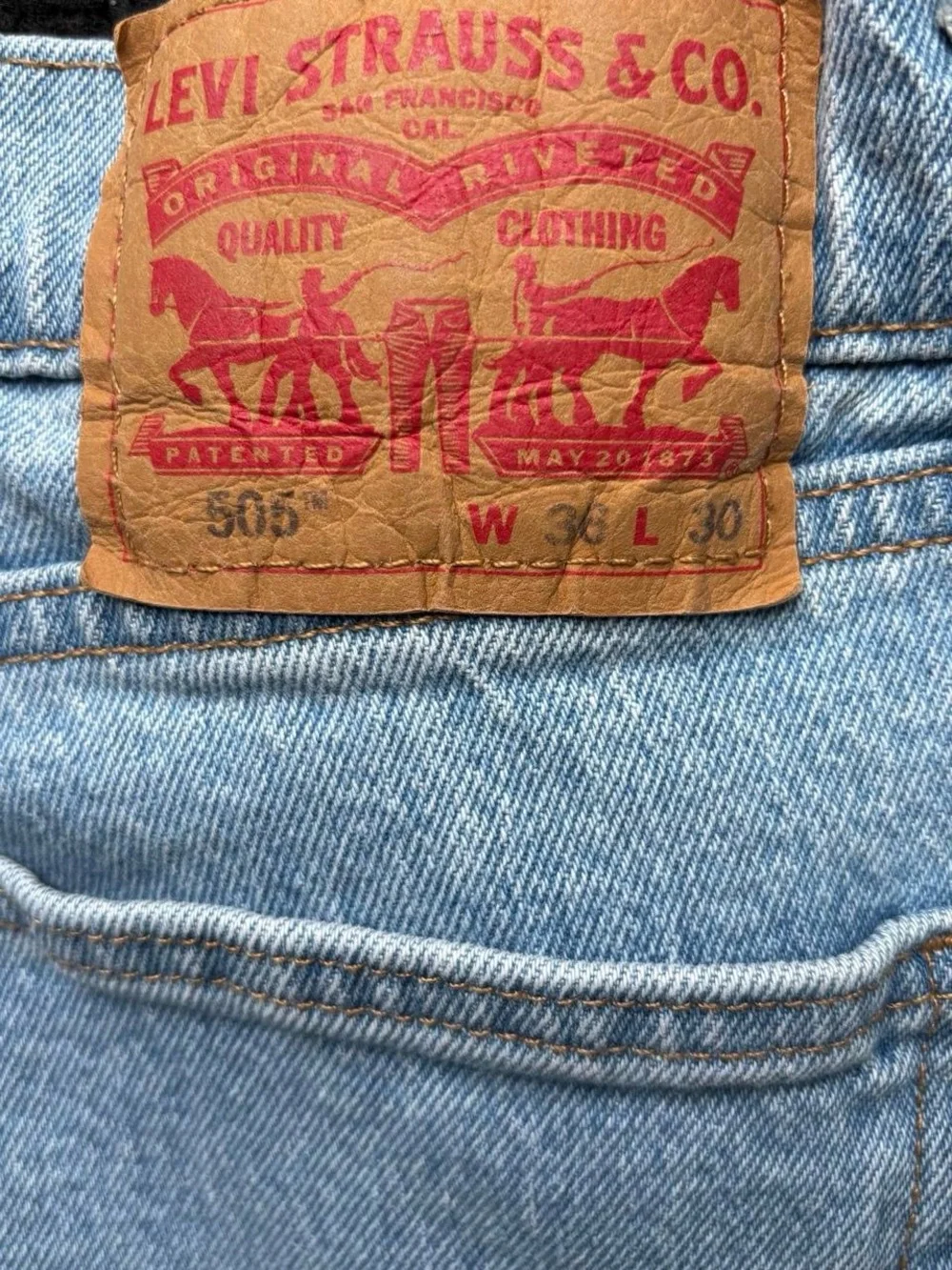 ✨Levi's 501 light wash blue jeans Size 36x30✨